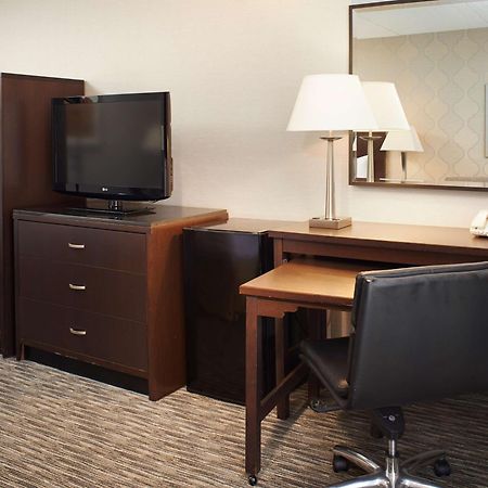 Doubletree By Hilton Dearborn Hotel Exterior photo