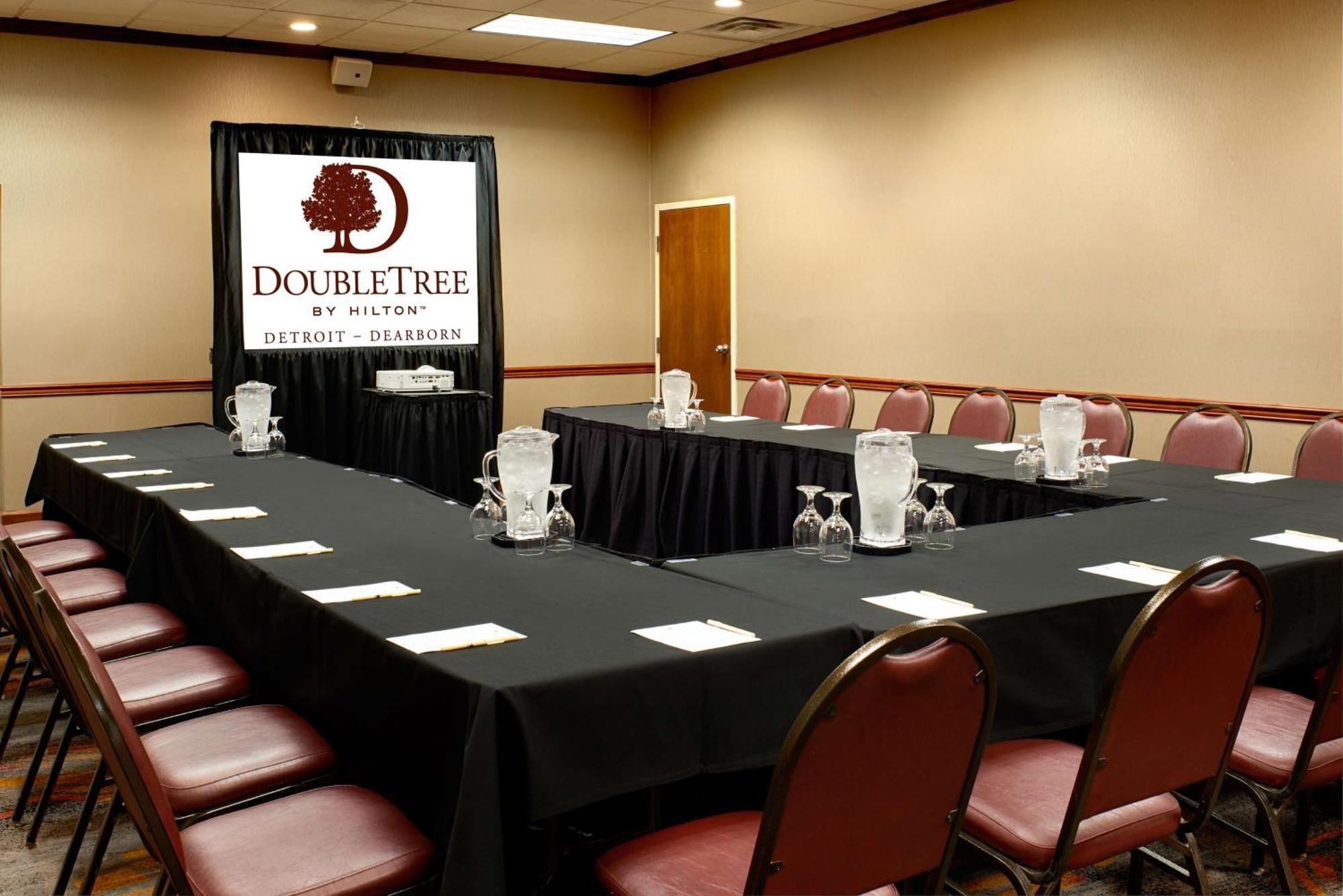 Doubletree By Hilton Dearborn Hotel Exterior photo