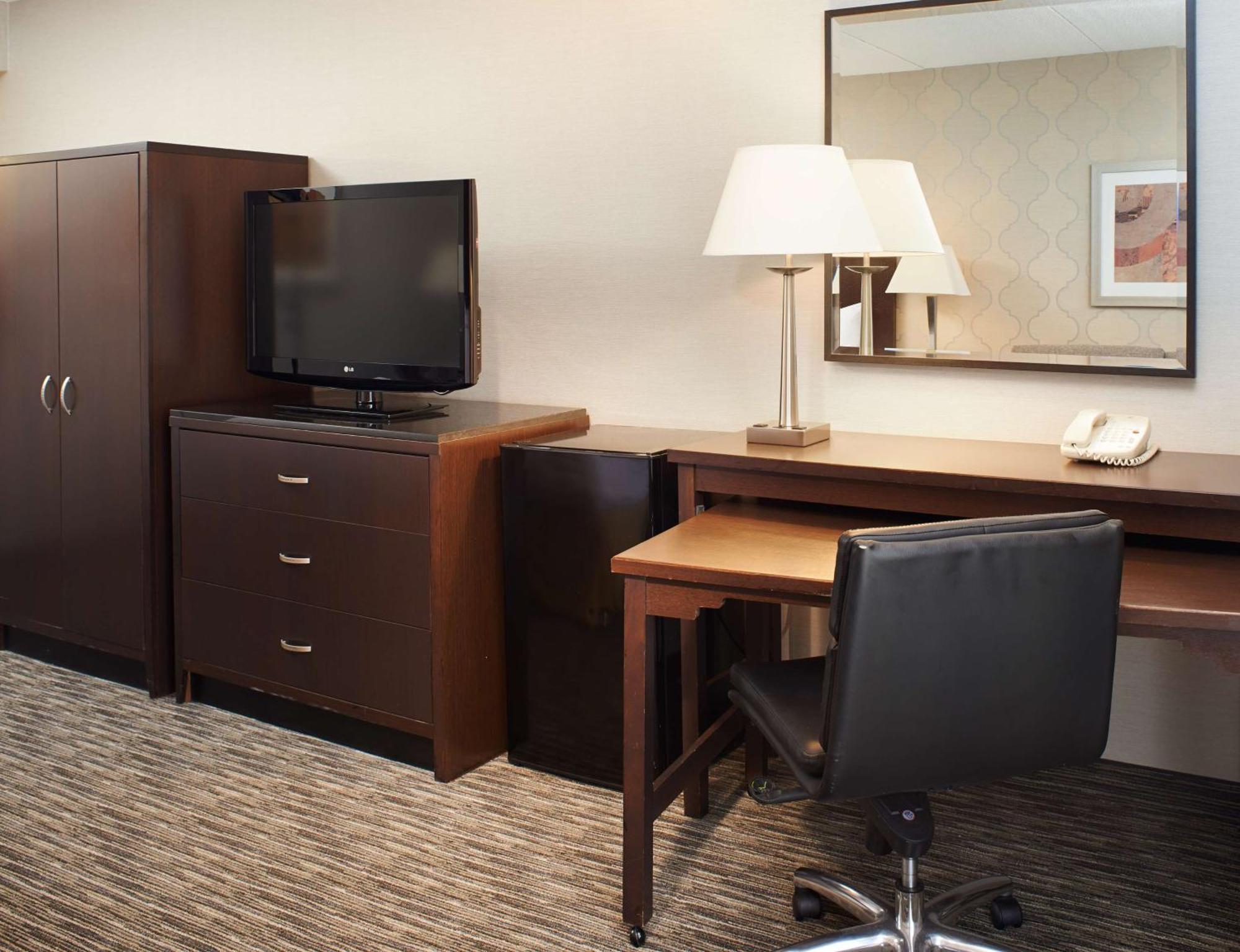 Doubletree By Hilton Dearborn Hotel Exterior photo