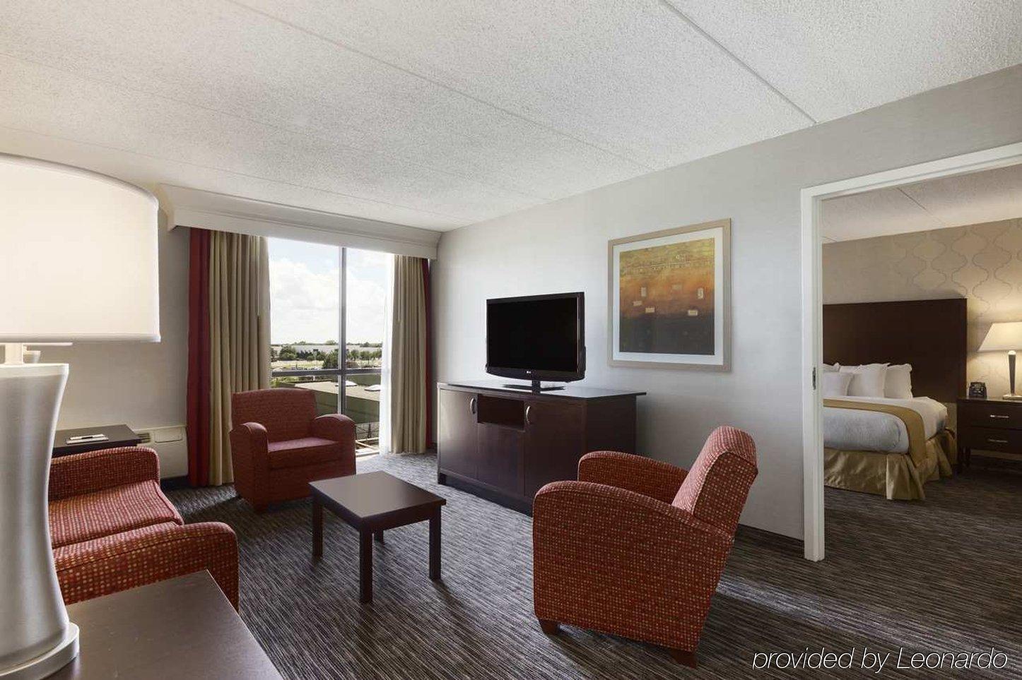 Doubletree By Hilton Dearborn Hotel Exterior photo