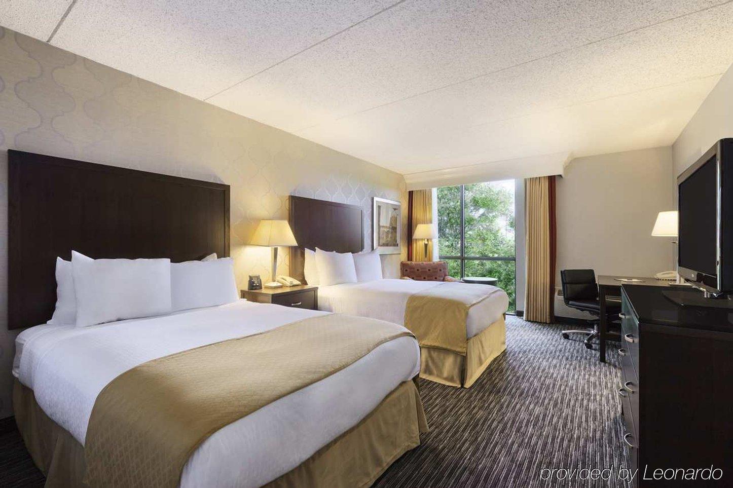 Doubletree By Hilton Dearborn Hotel Exterior photo